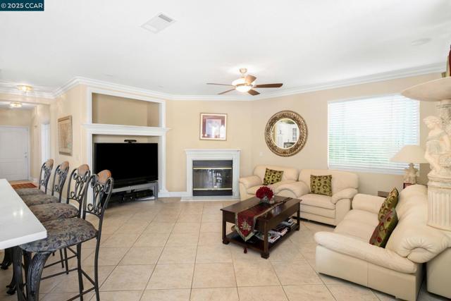 1426 Santa Teresa Dr, Pittsburg CA: https://media.crmls.org/mediaz/a21797bc-0734-4da7-bf90-020769f6a8e5.jpg