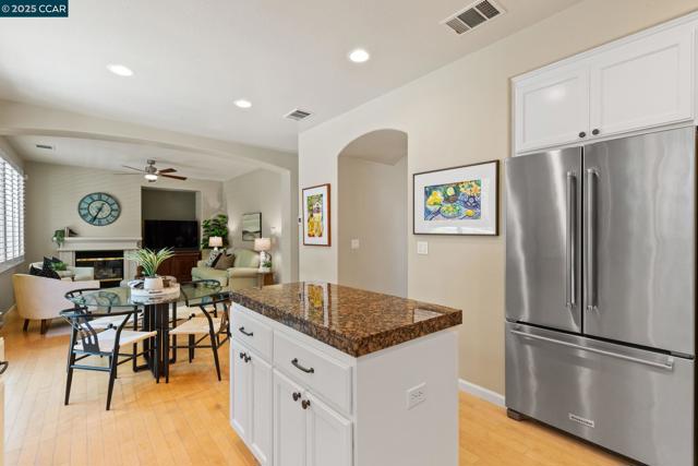 1560 Craiglee Way, San Ramon CA: https://media.crmls.org/mediaz/a21877c9-b7e9-476e-a424-65cc2d3d0a5f.jpg
