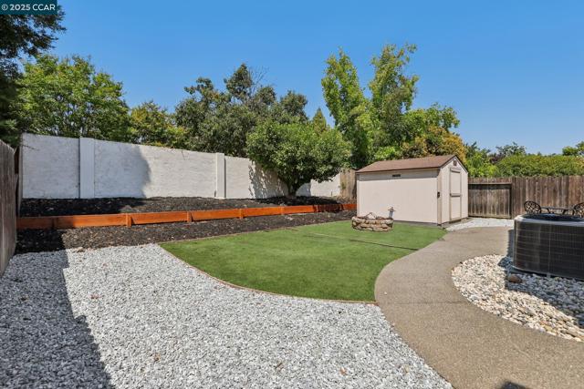 868 Clifton Way, Vacaville CA: https://media.crmls.org/mediaz/a218f1a8-5a03-453d-ba01-8720f1c3bd8a.jpg