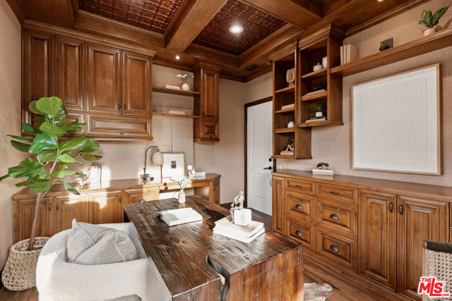 7320 Trask Avenue, Playa del Rey CA: https://media.crmls.org/mediaz/a2190314-ba85-4ac0-940a-dad850e505de.jpg