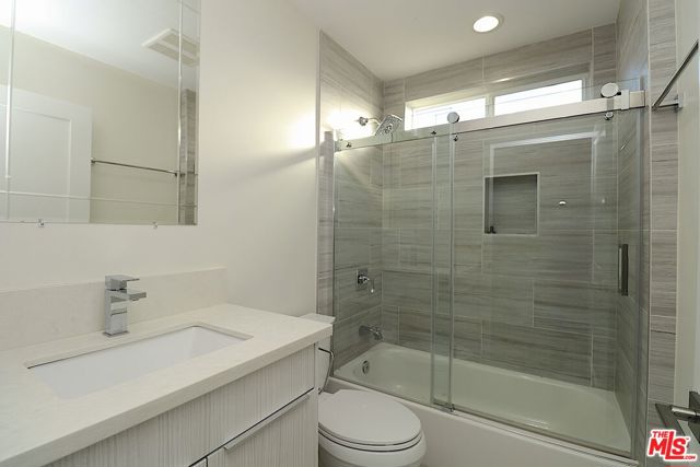 2121 S Burnside Avenue, Los Angeles CA: https://media.crmls.org/mediaz/a21937f4-d182-4376-a3c1-fc01b07f7164.jpg