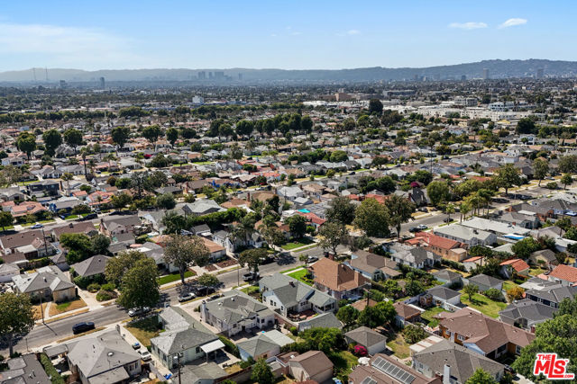 3860 Hepburn Avenue, Los Angeles CA: https://media.crmls.org/mediaz/a21977de-170a-431d-9af6-03b3a1b80c14.jpg