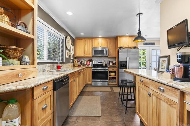 8420 Porter Hill Terrace, La Mesa CA: https://media.crmls.org/mediaz/a219f796-fcdf-4cfb-b509-e508a9d5b6ce.jpg