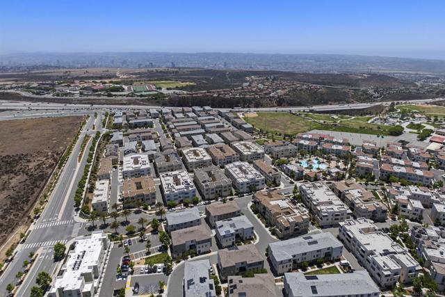 5506 Sandcliff Ln, San Diego CA: https://media.crmls.org/mediaz/a21a819e-9e42-4fcd-869e-651a7c6d299d.jpg