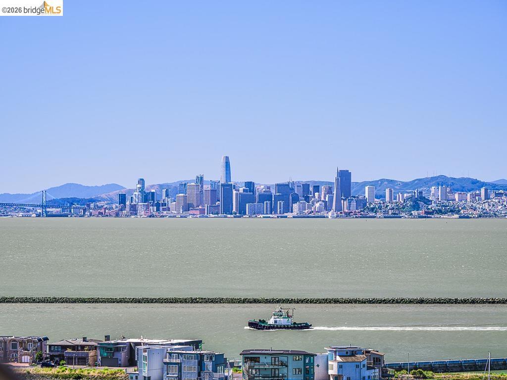 https://media.crmls.org/mediaz/a21b2982-a5f3-4d36-a5ba-a4709a3ecf1c.jpg?preset=X-Large