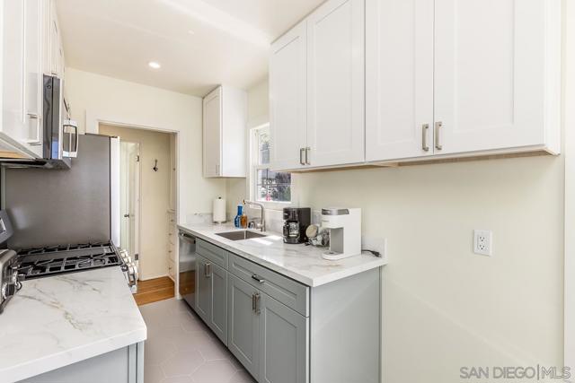 2136 Paseo Dorado, La Jolla CA: https://media.crmls.org/mediaz/a21b32c8-ae2a-4a85-8e1d-744f8e2868f0.jpg