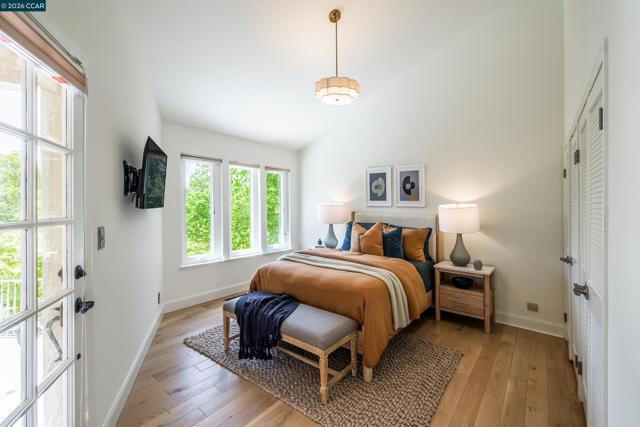 Image 23 of 52 For 1006 Howard Hills Rd