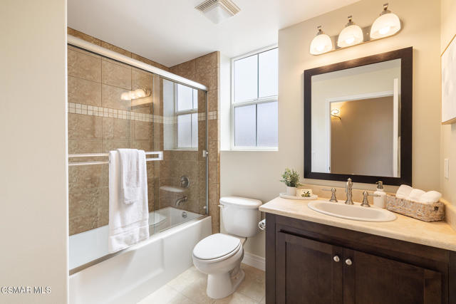 13200 Moorpark Street, Sherman Oaks CA: https://media.crmls.org/mediaz/a21b528c-0f7e-4a59-8dc5-0e053af707af.jpg