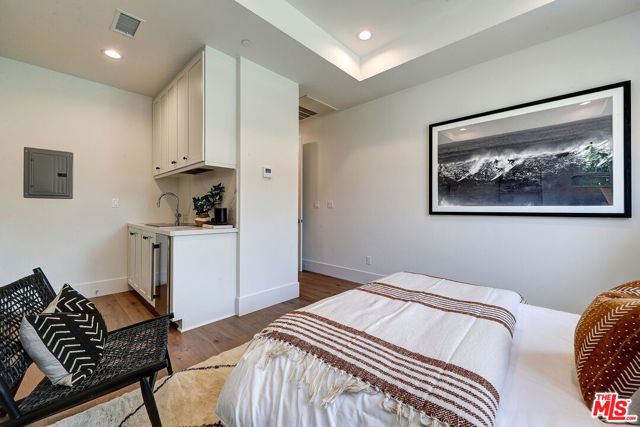 7733 Henefer Avenue, Los Angeles CA: https://media.crmls.org/mediaz/a21b8012-b112-4a90-9e69-ae21ebb7e1dd.jpg