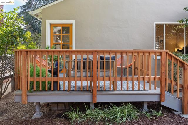 5318 Fleming Avenue, Oakland CA: https://media.crmls.org/mediaz/a21bdcd0-284d-42a1-8a2c-da0d9baf0ce7.jpg