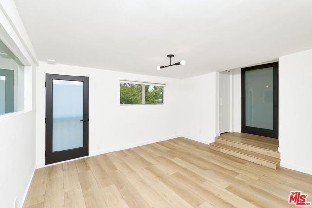 519 1/2 San Juan Avenue, Venice CA: https://media.crmls.org/mediaz/a21bff21-c9a7-4aa6-a41a-557fe952b5c6.jpg