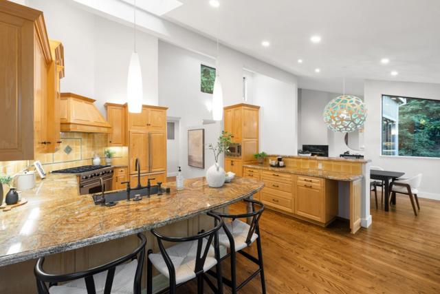 21 Valley Oak Street, Portola Valley CA: https://media.crmls.org/mediaz/a21c544a-4d66-4cde-bdb0-8c4d40e1a9c2.jpg