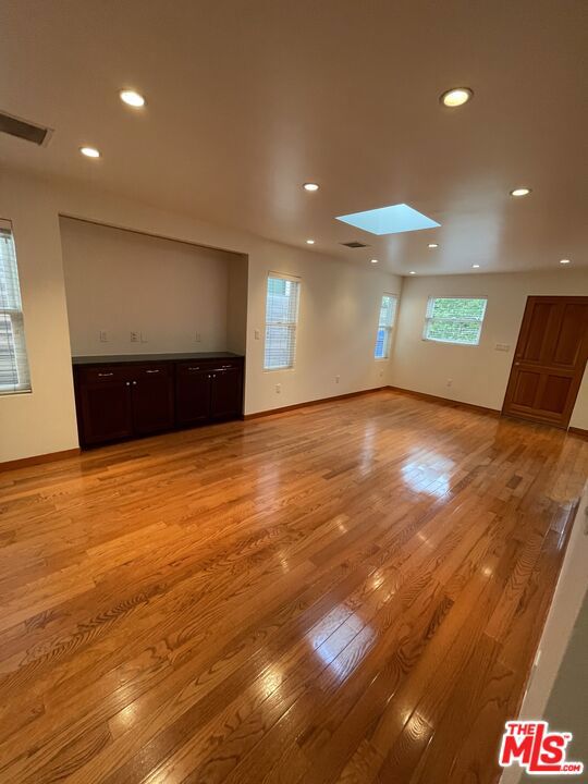 926 California Avenue, Venice CA: https://media.crmls.org/mediaz/a21d0cc1-c49d-491f-bec1-d377342e29ed.jpg