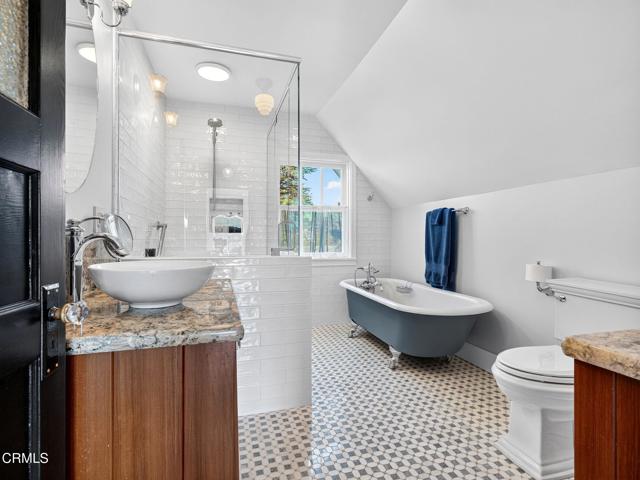 Detail Gallery Image 34 of 56 For 44900 Little Lake Rd, Mendocino,  CA 95460 - 5 Beds | 2/1 Baths