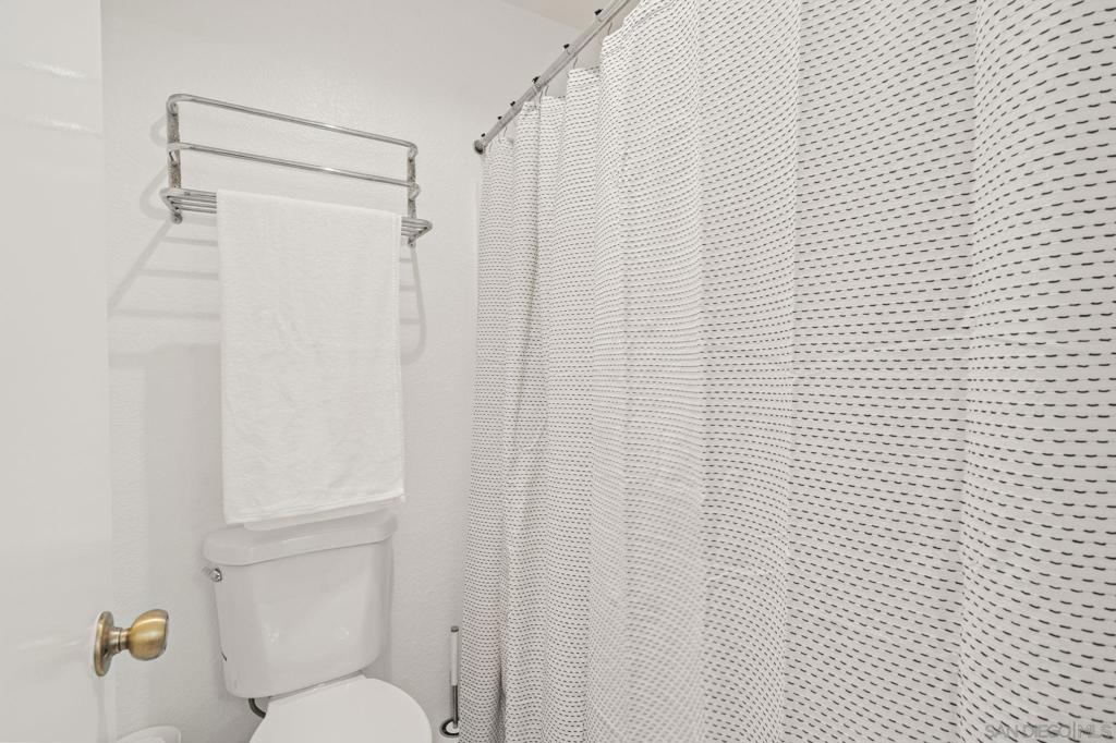 https://media.crmls.org/mediaz/a21d5ab1-775e-465d-bffb-8ef5334d3101.jpg?preset=X-Large