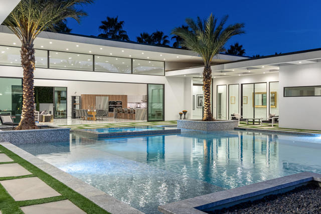 2 Bravo Court, Rancho Mirage CA: https://media.crmls.org/mediaz/a21dcee8-6a33-48d1-b970-e8487baa3539.jpg