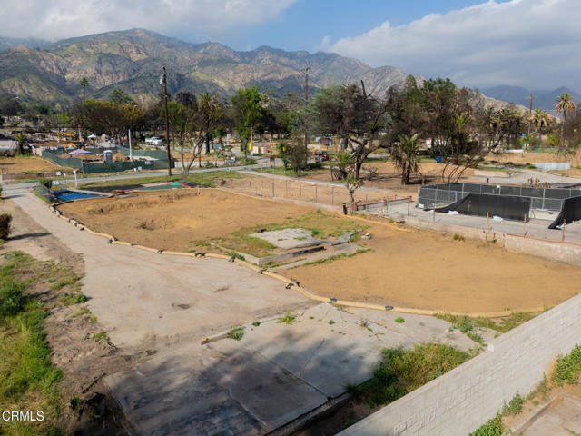 70 W Palm Street, Altadena CA: https://media.crmls.org/mediaz/a21de7ae-18f6-4502-99c7-86ee0b4248e9.jpg