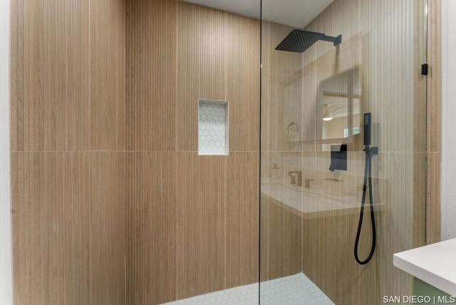 4642 Aragon DR, San Diego CA: https://media.crmls.org/mediaz/a21e9066-20bb-4377-ab96-b38888796389.jpg