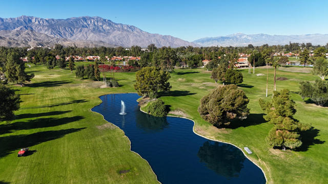 205 Kavenish Drive, Rancho Mirage CA: https://media.crmls.org/mediaz/a21eb8b9-89ce-4bb7-b8e5-6989c40738b6.jpg
