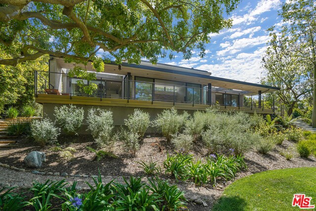 6254 Busch Drive, Malibu CA: https://media.crmls.org/mediaz/a21ee635-e7a7-4afa-a836-ea2cd20d4007.jpg