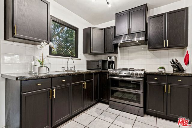 2342 S Garth Avenue, Los Angeles CA: https://media.crmls.org/mediaz/a21f8fab-8aad-417f-b11e-8c065d91857a.jpg
