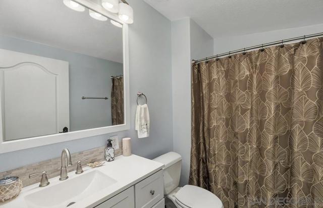 3909 Reche Rd, Fallbrook CA: https://media.crmls.org/mediaz/a22046e1-ecca-4553-ac22-8f4eaa18919b.jpg