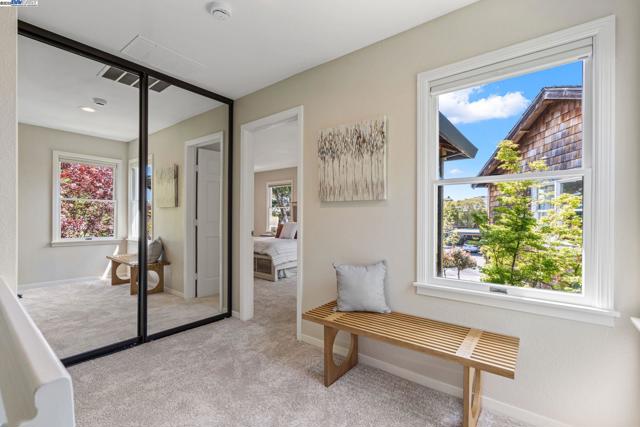 642 Centre Ct, Alameda CA: https://media.crmls.org/mediaz/a220b917-aed4-4134-993f-ce66a16c6cfb.jpg
