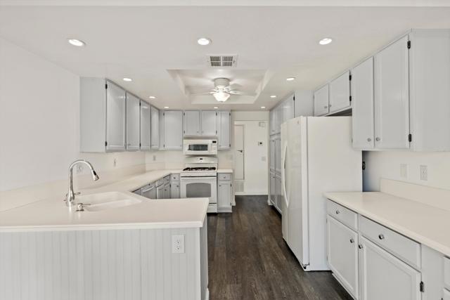 1349 Via Firenze, San Marcos CA: https://media.crmls.org/mediaz/a2211a61-7449-4926-98b6-d4476e54f0dc.jpg