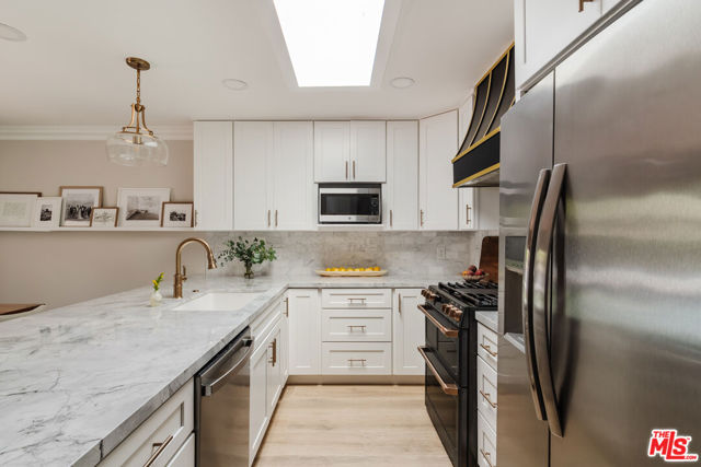 2641 Hartland Circle, Westlake Village CA: https://media.crmls.org/mediaz/a2213529-4612-468a-a447-87943aaa536b.jpg