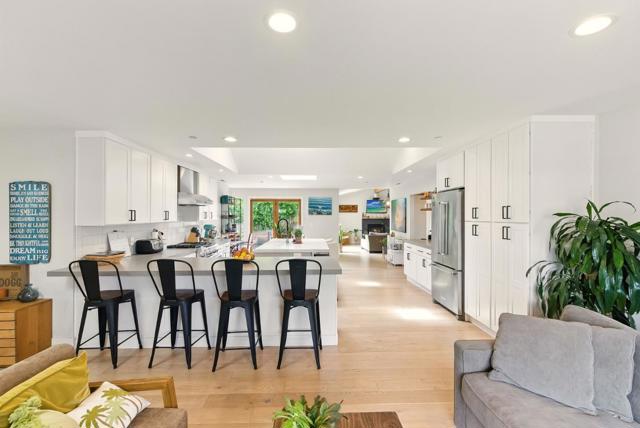 301 25th Avenue, Santa Cruz CA: https://media.crmls.org/mediaz/a221533b-7b05-468f-868a-49d856a84e79.jpg