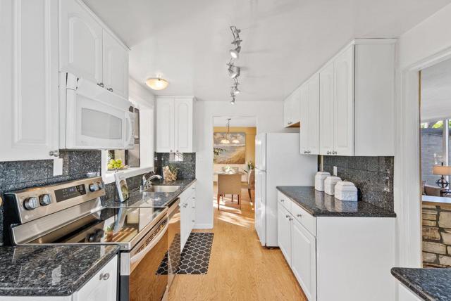 734 Seacliff Drive, Aptos CA: https://media.crmls.org/mediaz/a2219ff5-8923-4e03-b8df-29917b94e021.jpg