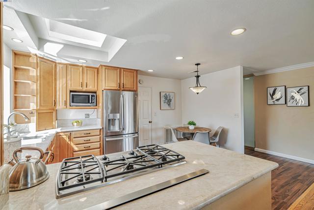 9694 Ashby way, San Ramon CA: https://media.crmls.org/mediaz/a222e416-56b2-4bdb-9867-9085f8d50660.jpg