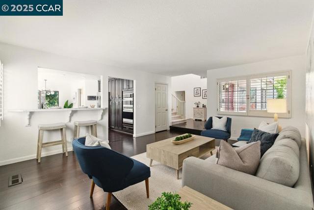 3094 Deer Meadow, Danville CA: https://media.crmls.org/mediaz/a223243d-d8a2-41cd-921a-8ea1b81e3985.jpg