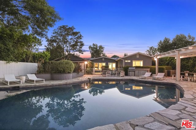 6002 Jumilla Avenue, Woodland Hills CA: https://media.crmls.org/mediaz/a2234d94-818e-470f-9fbf-f2ddb961dab5.jpg