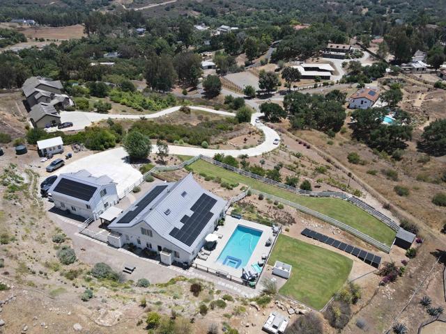 7702 Camino Sereno, Escondido CA: https://media.crmls.org/mediaz/a223e91d-df2d-4ed5-a1d7-afd445734a63.jpg