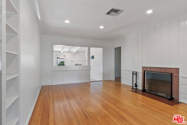 4659 Morse Avenue, Sherman Oaks CA: https://media.crmls.org/mediaz/a2241608-efd6-4211-9f38-23396b62a2c2.jpg