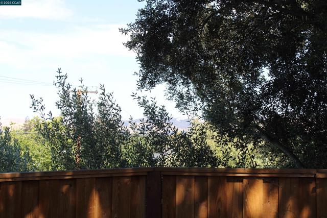 1952 Montclair Court, Walnut Creek CA: https://media.crmls.org/mediaz/a22424fd-fa1b-489d-b34e-9785cec90738.jpg