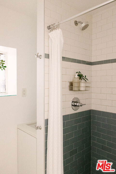 https://media.crmls.org/mediaz/a2246c6e-d5df-482f-a2c0-04d1d84b35b4.jpg?preset=X-Large