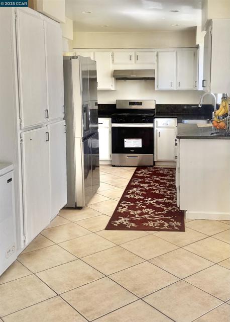 425 Sandy Hill Ct, Antioch CA: https://media.crmls.org/mediaz/a2249c90-6c22-4323-87cf-e4312f09ec24.jpg