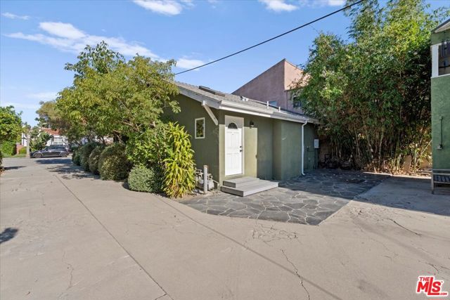 3947 Huron Avenue photo 11