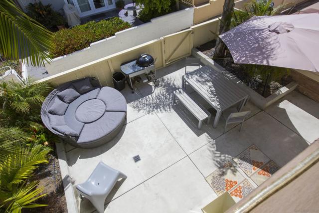 728 Jamaica Ct, San Diego CA: https://media.crmls.org/mediaz/a225ad1f-8163-45ed-95e5-c527644eb82f.jpg
