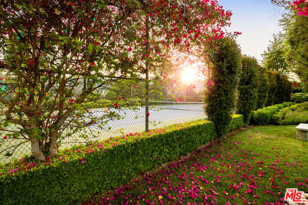 https://media.crmls.org/mediaz/a225ee00-d62f-4644-abee-779d237511a0.jpg?preset=X-Large