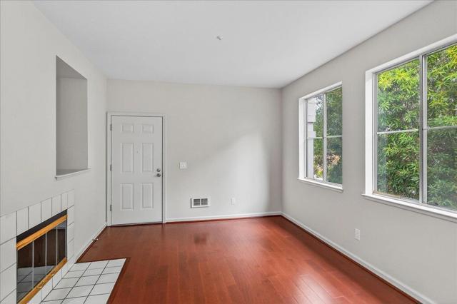 1253 Warren Street, Redwood City CA: https://media.crmls.org/mediaz/a2262169-ea02-4caa-a585-eb9c35ea7e9a.jpg