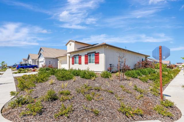 4840 Ambrosia Court, Roseville CA: https://media.crmls.org/mediaz/a22660f1-250f-43d9-8eaf-3b09581da682.jpg