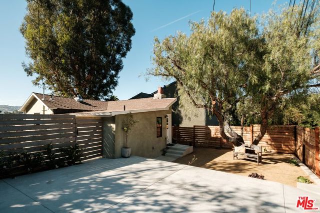 19777 Grand View Drive, Topanga CA: https://media.crmls.org/mediaz/a226b716-5b7a-4eb9-a8dd-433ba8b6d8bb.jpg