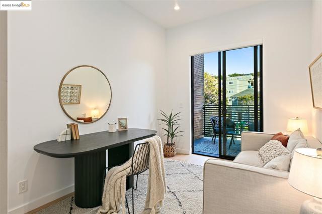 3317 Harrison St, Oakland CA: https://media.crmls.org/mediaz/a227acbd-39dd-440a-982e-ba4a654bda08.jpg