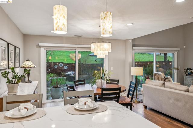 2090 Shady Creek Pl., Danville CA: https://media.crmls.org/mediaz/a227d0ab-83cd-451b-a41c-f24efe3e53bc.jpg