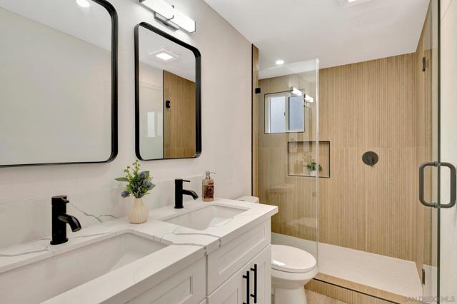 349 N Willowspring Dr, Encinitas CA: https://media.crmls.org/mediaz/a2282dca-8e99-41ec-976a-63ebe8d67b04.jpg