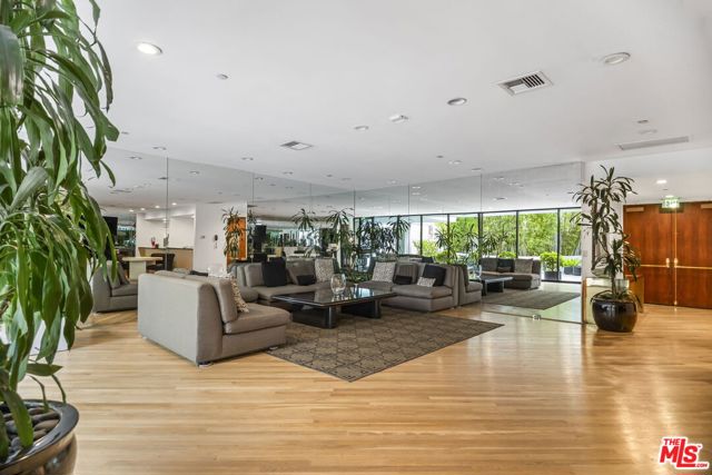 10350 Wilshire Boulevard, Los Angeles CA: https://media.crmls.org/mediaz/a2283c1b-9332-4a64-a2a1-5a148e7c46c9.jpg