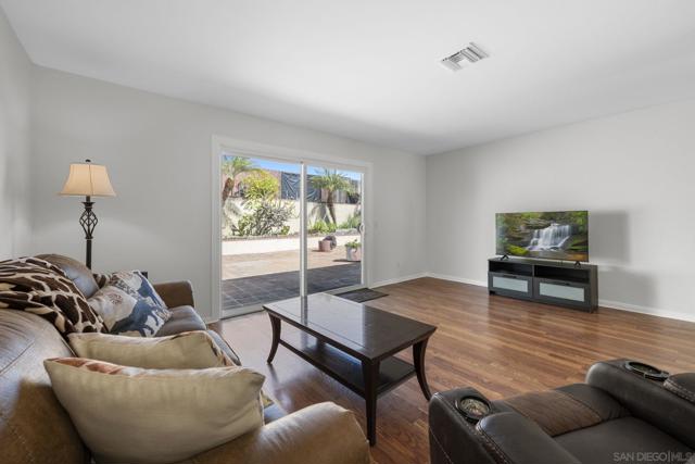 3020 Linda Dr, Oceanside CA: https://media.crmls.org/mediaz/a2283d92-fe32-455e-8fb3-c49a848405f6.jpg